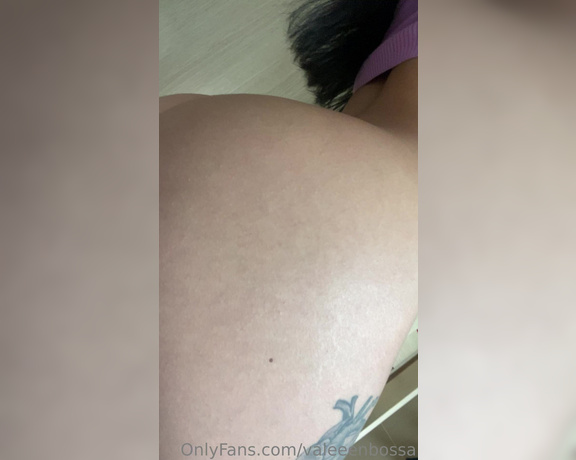 Valentina Bossa aka valeeenbossa - 09-17-2022 OnlyFans Video - help me put it in my vagina