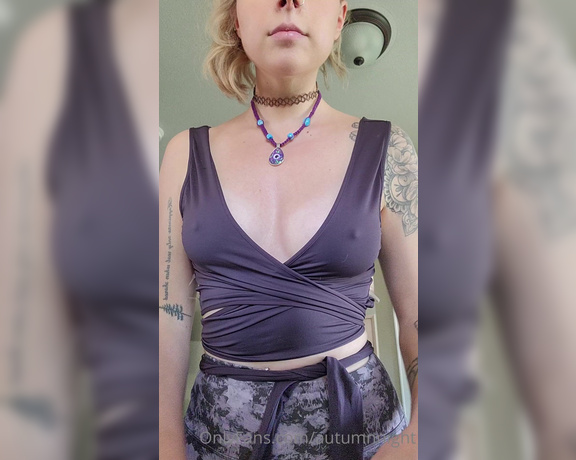 Autumn aka autumnnight - 05-08-2021 OnlyFans Video - Easy access to boobies