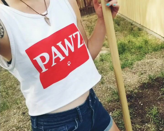 Autumn aka autumnnight - 05-22-2020 OnlyFans Video - Yard work