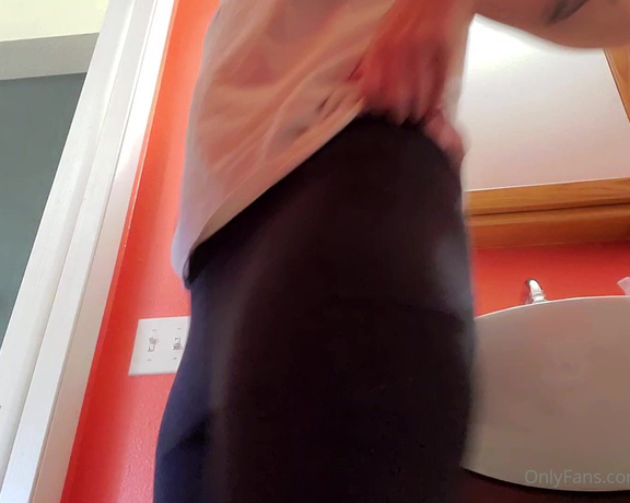 Autumn aka autumnnight - 09-01-2020 OnlyFans Video - Just me pulling my leggings up and down