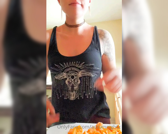 Autumn aka autumnnight - 06-08-2020 OnlyFans Video - Would you fuck me while I cook