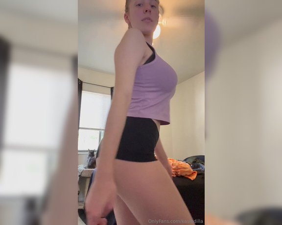 Kasiedilla aka kasiedilla - 12-06-2023 OnlyFans Video - Outtakes from my dance striptease video that I just sent out in the DMs  I