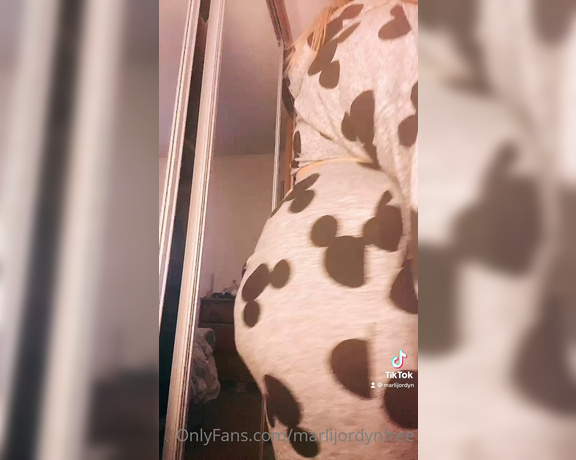 Marli Grace aka marligracevip - 02-15-2021 OnlyFans Video - Shaking my asssss