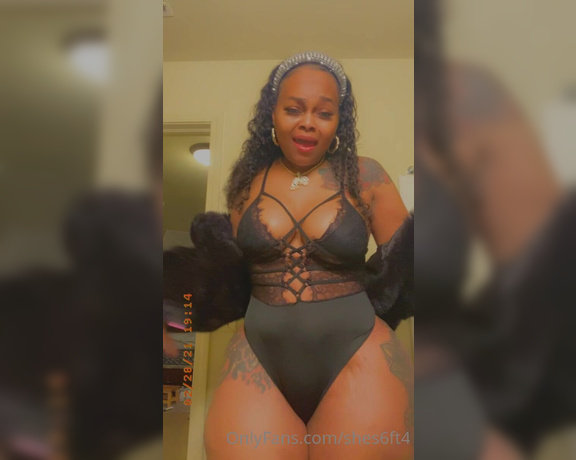 Shes6ft4 aka shes6ft4 - 03-01-2021 OnlyFans Video - Playing dress up