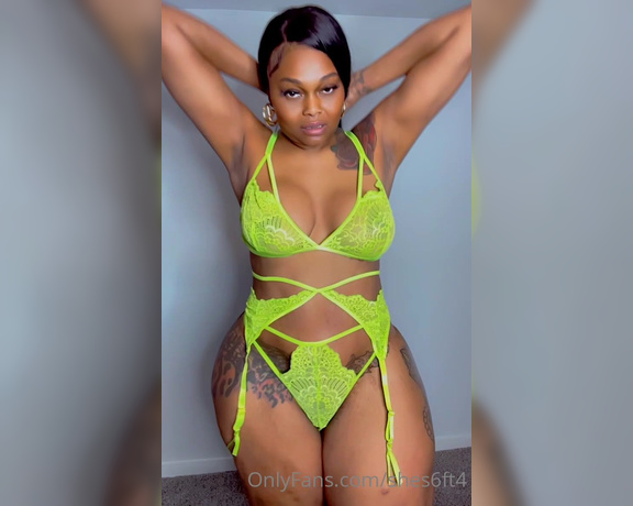 Shes6ft4 aka shes6ft4 - 05-21-2023 OnlyFans Video - A lingerie try on haul Which one is your favorite_ryon