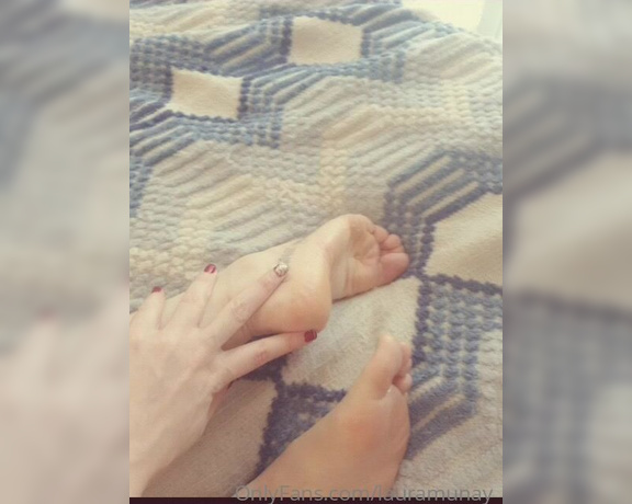 Lauramunaycrew aka lauramunay - 04-25-2020 OnlyFans Video - Daily feet routine