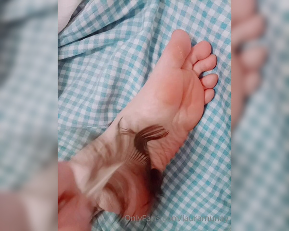 Lauramunaycrew aka lauramunay - 02-16-2023 OnlyFans Video - Playing with a feather this kinkythursday