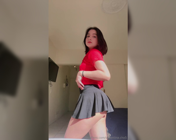 Valen Choex aka valentinachx5 - 05-18-2024 OnlyFans Video - Más bailecitos con esta faldita rica