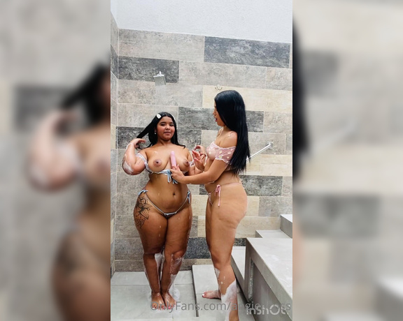 Angieacoss aka angieacoss - 07-31-2022 OnlyFans Video - Una duchita con mi amiga