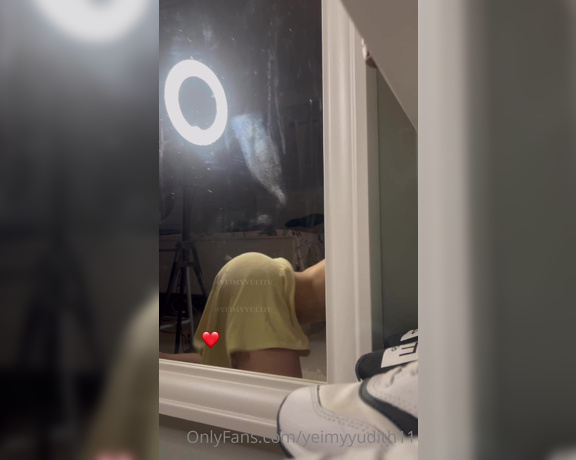 Yeimy Mejia aka yeimyyudith11 - 05-05-2023 OnlyFans Video - Me encanta verme en el espejo y menear esas nalgas me excita