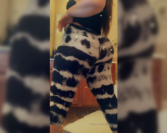 Bella Mkay aka thebellamkay - 04-05-2020 OnlyFans Video - Switching up pants to go pick up some fast food  its the weekend Time to