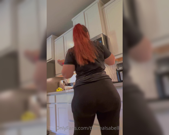 Bella Mkay aka thebellamkay - 05-02-2022 OnlyFans Video - How did I go from fully dressed to FULLY naked while making breakfast  had to