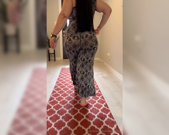 Bella Mkay aka thebellamkay - 11-07-2023 OnlyFans Video - How many walkways til I got the shot Lets find out