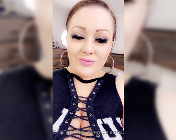 Bunny Delacruz aka bunnydelacruz69 - 05-17-2020 OnlyFans Video - So I was live briefly idk whats going on it cut me off and then I