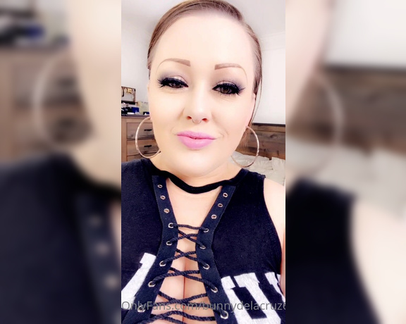 Bunny Delacruz aka bunnydelacruz69 - 05-17-2020 OnlyFans Video - So I was live briefly idk whats going on it cut me off and then I