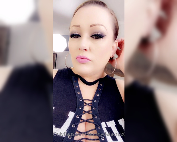 Bunny Delacruz aka bunnydelacruz69 - 05-17-2020 OnlyFans Video - So I was live briefly idk whats going on it cut me off and then I