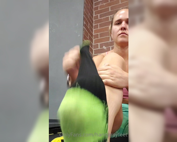 Hanna Ray aka hannarayvip - 10-22-2021 OnlyFans Video - I tried to take a discreet video at the gym taking my socks off  Ill