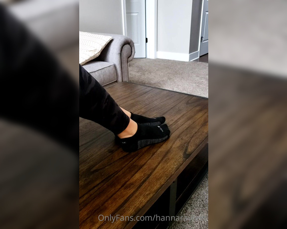 Hanna Ray aka hannarayvip - 10-24-2021 OnlyFans Video - Taking my socks off, just using my feet