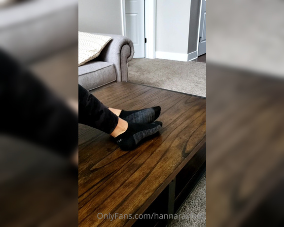 Hanna Ray aka hannarayvip - 10-24-2021 OnlyFans Video - Taking my socks off, just using my feet