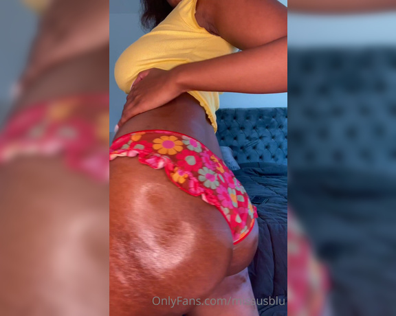 Juicy Butt Queen aka missusblu - 01-15-2022 OnlyFans Video - my ass can barely fit in these panties  200 likes and ill drop the two