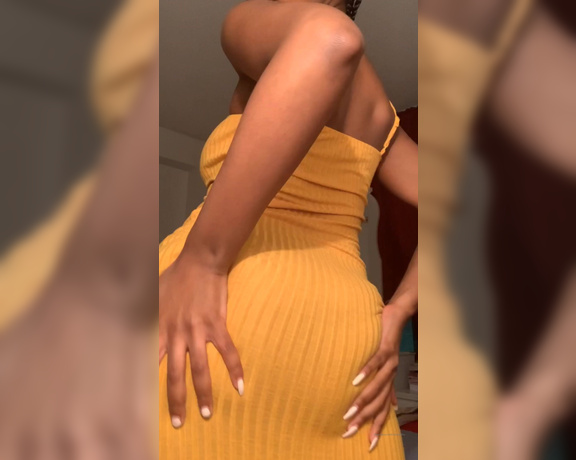 Juicy Butt Queen aka missusblu - 04-17-2020 OnlyFans Video - Do you like watching me play with myself