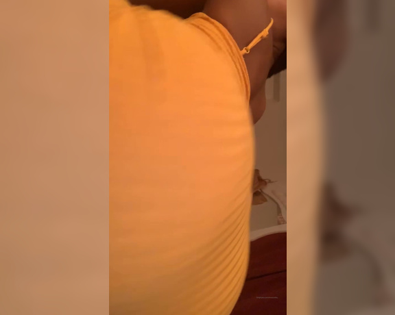 Juicy Butt Queen aka missusblu - 04-17-2020 OnlyFans Video - Do you like watching me play with myself