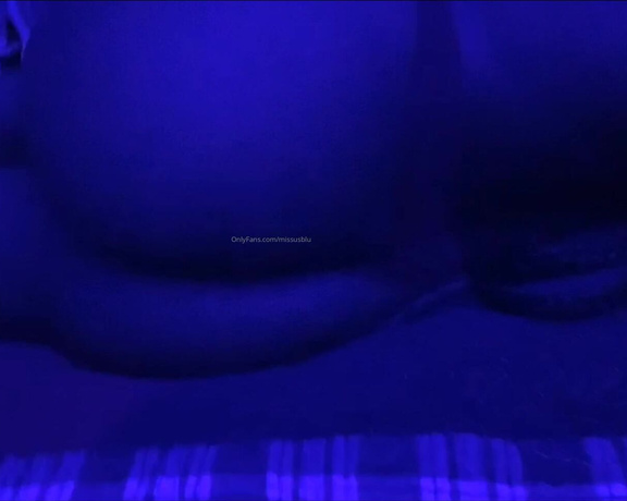 Juicy Butt Queen aka missusblu - 04-21-2020 OnlyFans Video - finally got mood lights