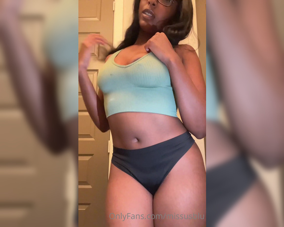 Juicy Butt Queen aka missusblu - 11-04-2022 OnlyFans Video - i got horny in my thong