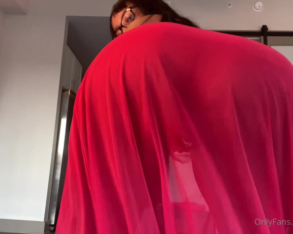 Juicy Butt Queen aka missusblu - 11-12-2024 OnlyFans Video - round of applause  no panties underneath