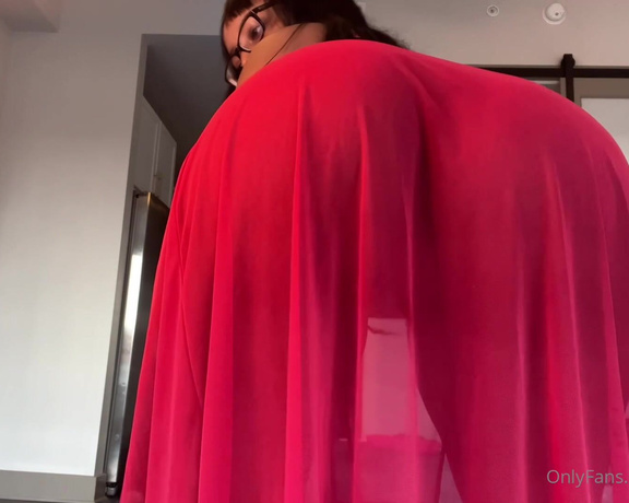 Juicy Butt Queen aka missusblu - 11-12-2024 OnlyFans Video - round of applause  no panties underneath