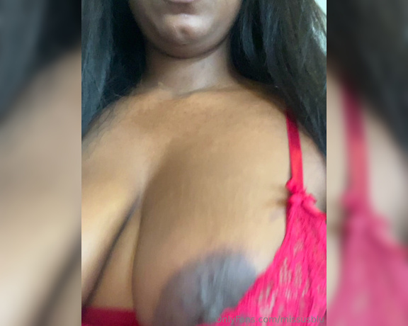 Juicy Butt Queen aka missusblu - 11-11-2024 OnlyFans Video - bouncing titties for u this morning ,