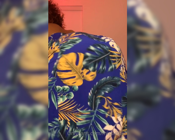 Juicy Butt Queen aka missusblu - 06-30-2020 OnlyFans Video - look how soft it is