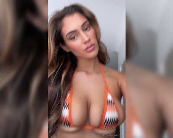 Mia Bailey aka miabaileyyy - 05-03-2024 OnlyFans Video - new bikini vibes