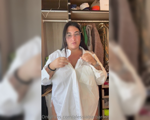 Alessia Barbarossa aka alessiabarbarossa - 07-27-2023 OnlyFans Video - Un bello spogliarello per voi manca la musica sexy