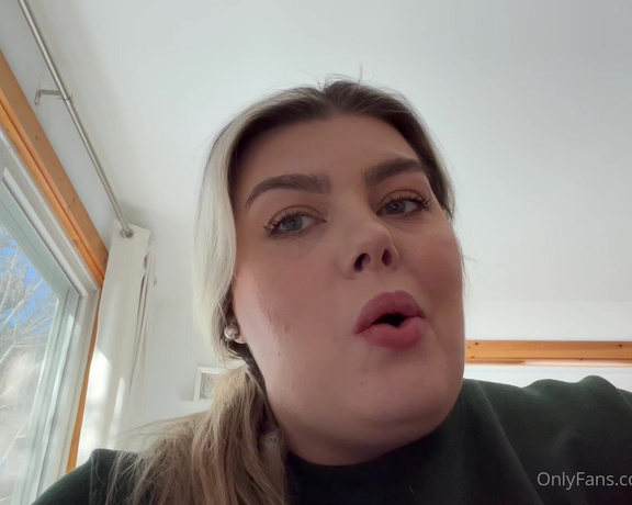 BBW Chloe aka bbwchloe - 02-17-2022 OnlyFans Video - Shoveling food into my mouth turned into an asmr with a little belly and titty play