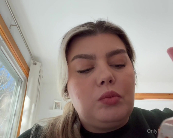 BBW Chloe aka bbwchloe - 02-17-2022 OnlyFans Video - Shoveling food into my mouth turned into an asmr with a little belly and titty play