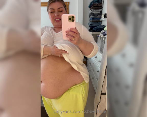 BBW Chloe aka bbwchloe - 05-12-2022 OnlyFans Video - Belly full on McDonalds