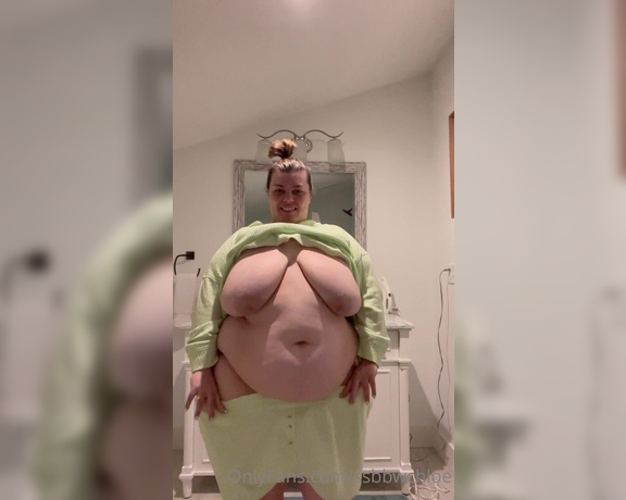 BBW Chloe aka bbwchloe - 06-04-2022 OnlyFans Video - I snuck away tonight to get this quick clip I havent been alone long enough to