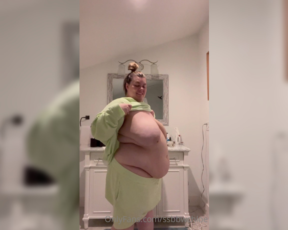 BBW Chloe aka bbwchloe - 06-04-2022 OnlyFans Video - I snuck away tonight to get this quick clip I havent been alone long enough to