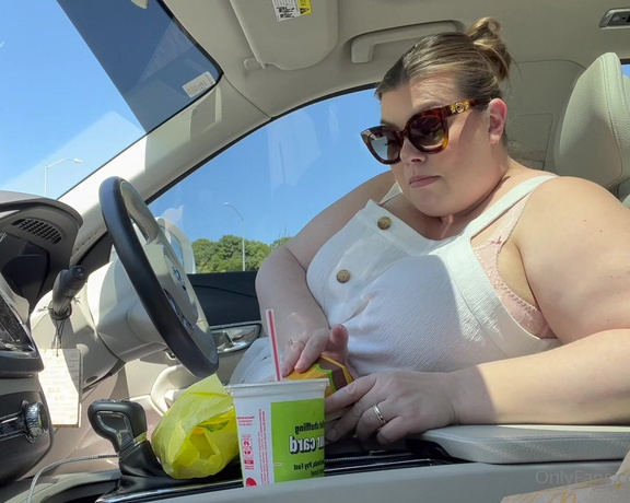 BBW Chloe aka bbwchloe - 06-21-2022 OnlyFans Video - Pigging out in my car again, oops I cant wait until I get home these days