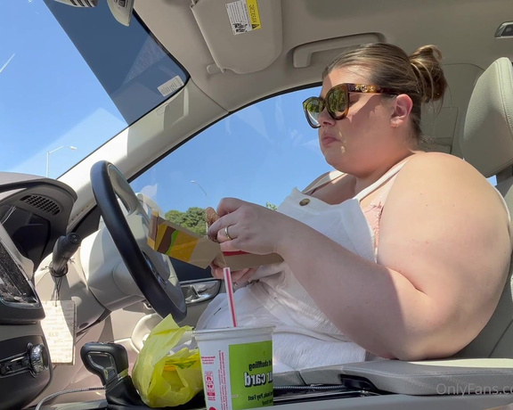 BBW Chloe aka bbwchloe - 06-21-2022 OnlyFans Video - Pigging out in my car again, oops I cant wait until I get home these days