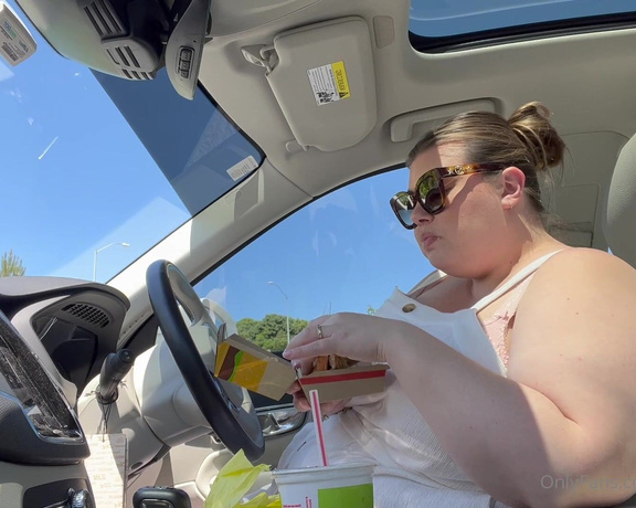 BBW Chloe aka bbwchloe - 06-21-2022 OnlyFans Video - Pigging out in my car again, oops I cant wait until I get home these days