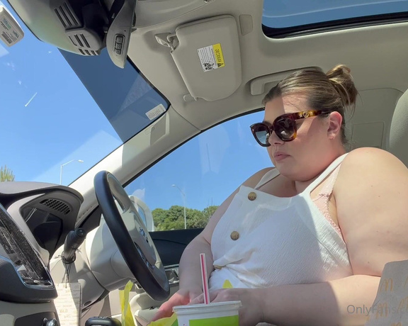 BBW Chloe aka bbwchloe - 06-21-2022 OnlyFans Video - Pigging out in my car again, oops I cant wait until I get home these days