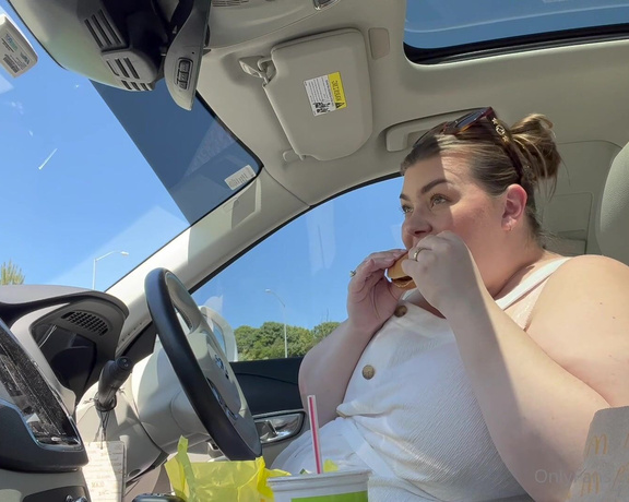 BBW Chloe aka bbwchloe - 06-21-2022 OnlyFans Video - Pigging out in my car again, oops I cant wait until I get home these days