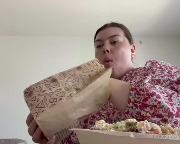 BBW Chloe aka bbwchloe - 07-14-2022 OnlyFans Video - I was making a stuffing video and I got a phone call so i had to