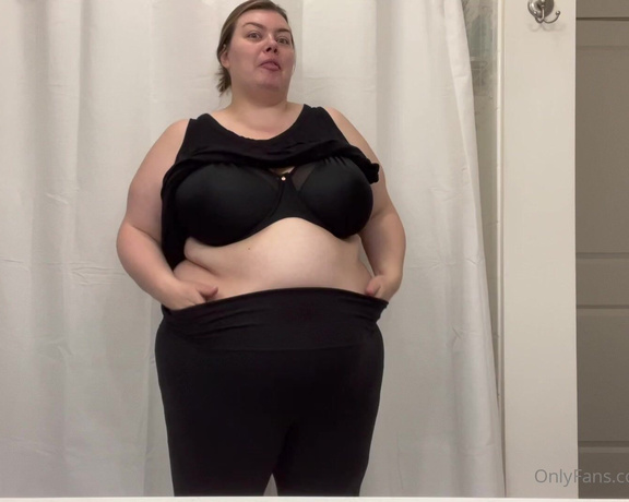 BBW Chloe aka bbwchloe - 07-20-2022 OnlyFans Video - Adjusting to living in an apartment building means shopping for new clothes to walk my dogs