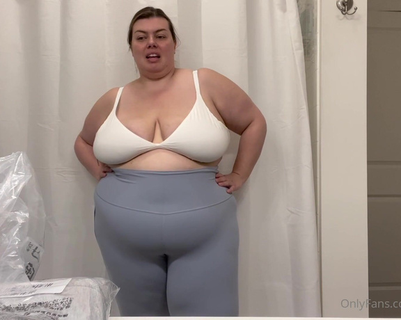 BBW Chloe aka bbwchloe - 07-20-2022 OnlyFans Video - Adjusting to living in an apartment building means shopping for new clothes to walk my dogs