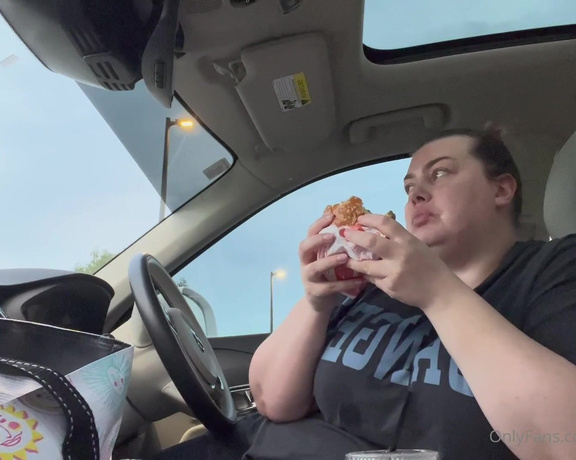 BBW Chloe aka bbwchloe - 07-18-2022 OnlyFans Video - I had dinner in my car this weekend so I could have a moment of peace