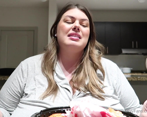 BBW Chloe aka bbwchloe - 11-04-2022 OnlyFans Video - a little chatty life update while I indulge in a yummy dinner I like these more