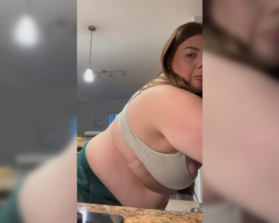 BBW Chloe aka bbwchloe - 01-04-2023 OnlyFans Video - a quick snack